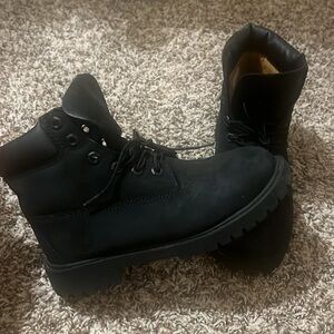 Timberland boots Size 4 for woman still in great condition
